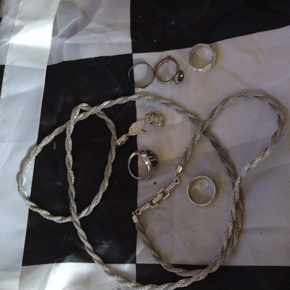 24 inch silver necklace/5 rings/2 pendents - Picture 1 of 4